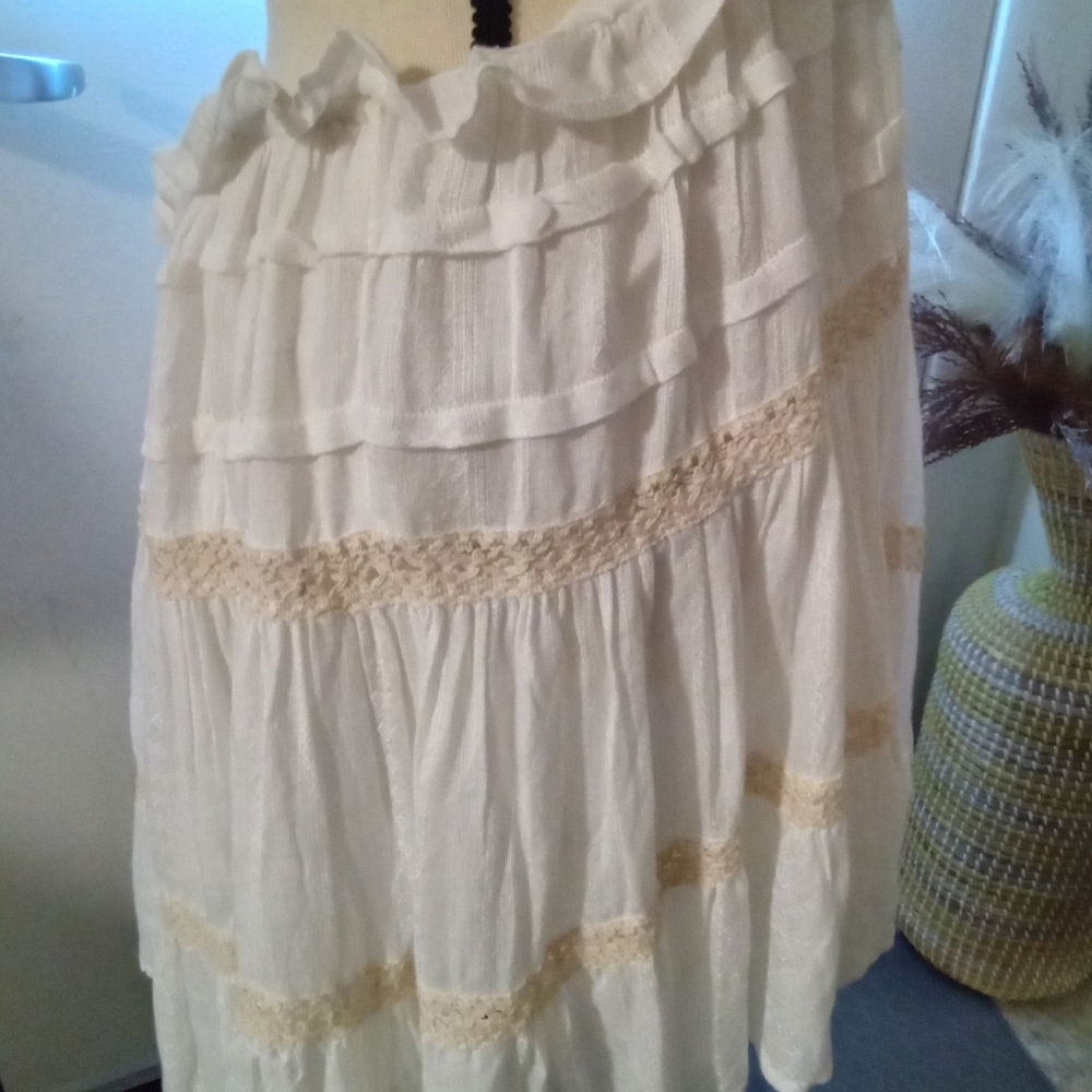 NWTS North Style White Cut Out Halter Dress w/Flowy Ruffled Drop Waist - Picture 5 of 8